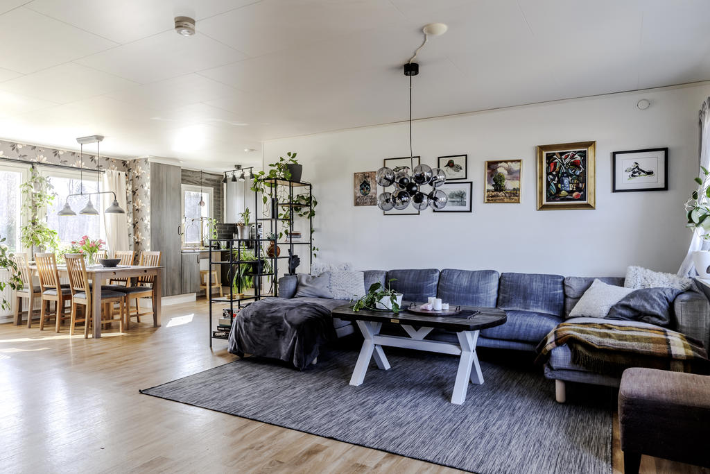 Vardagsrum i öppen planlösning