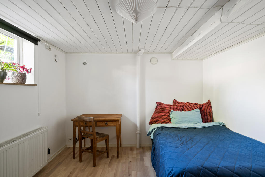 Källarplan -  Gillestuga som disponeras som sovrum.