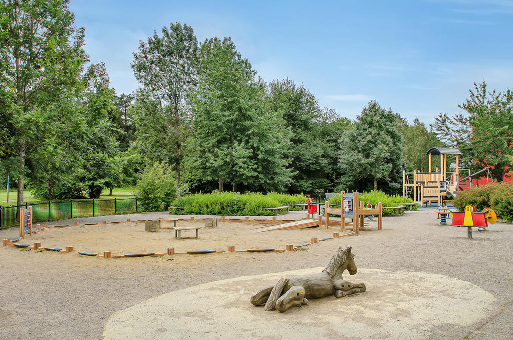 Lekplats i Kallhällsparken.