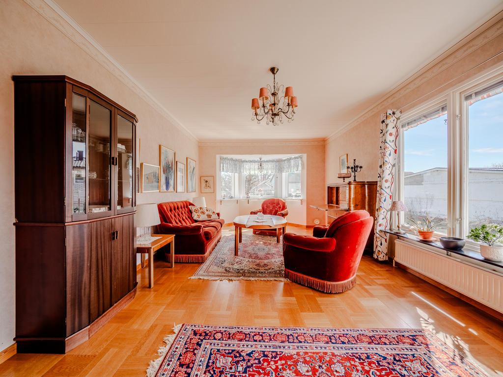 Vardagsrum med parkettgolv