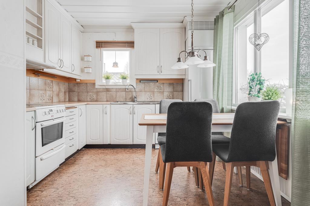 Kök med köksinredning i vinkel 