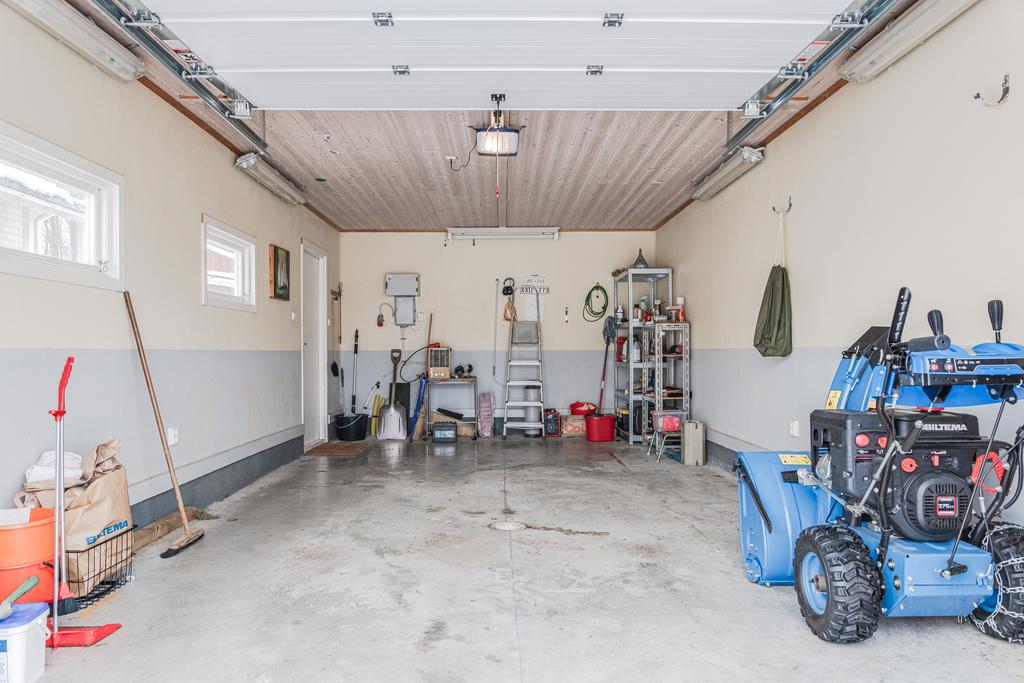Fristående garage förberett för vattenburen golvvärme