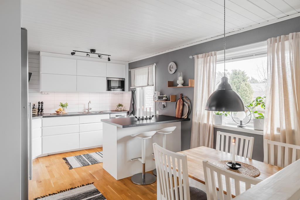 Kök med utgång till balkongen