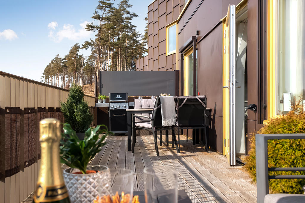 På andra delen finns plats för matbord och grill