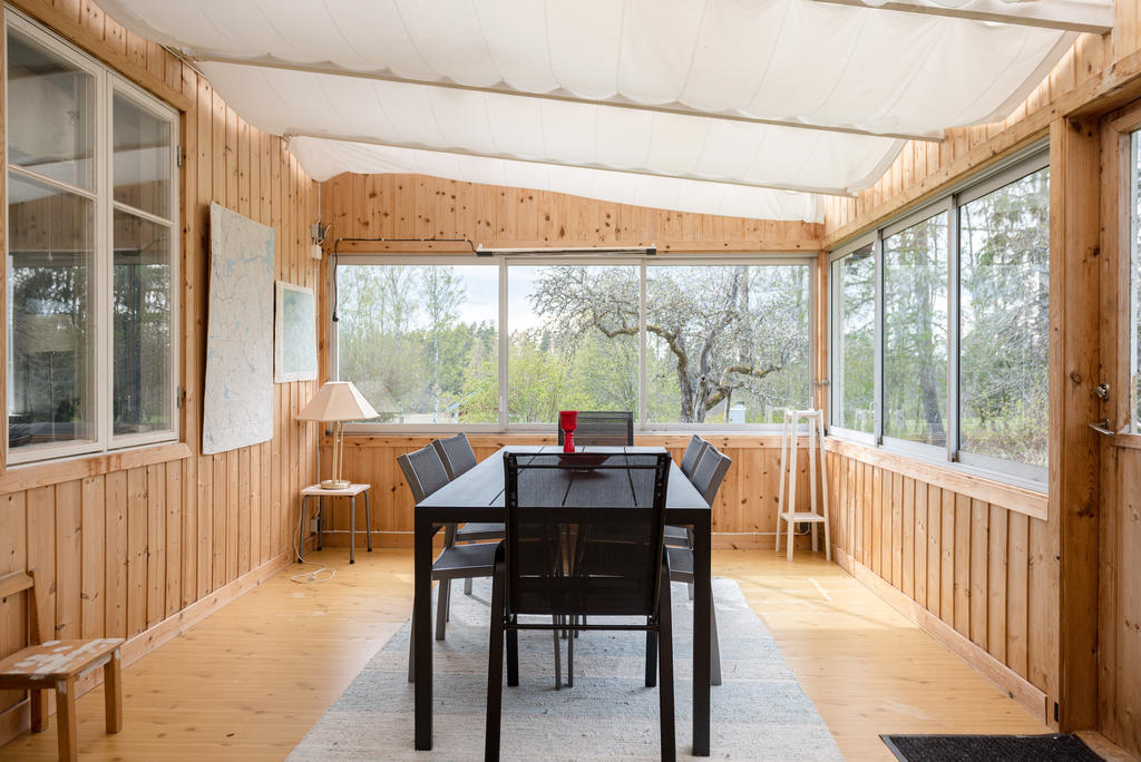 Veranda.