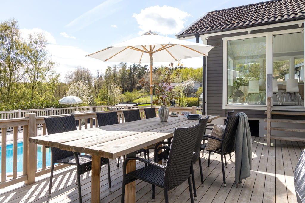 Uteplats med plats för sociala tillställningar!