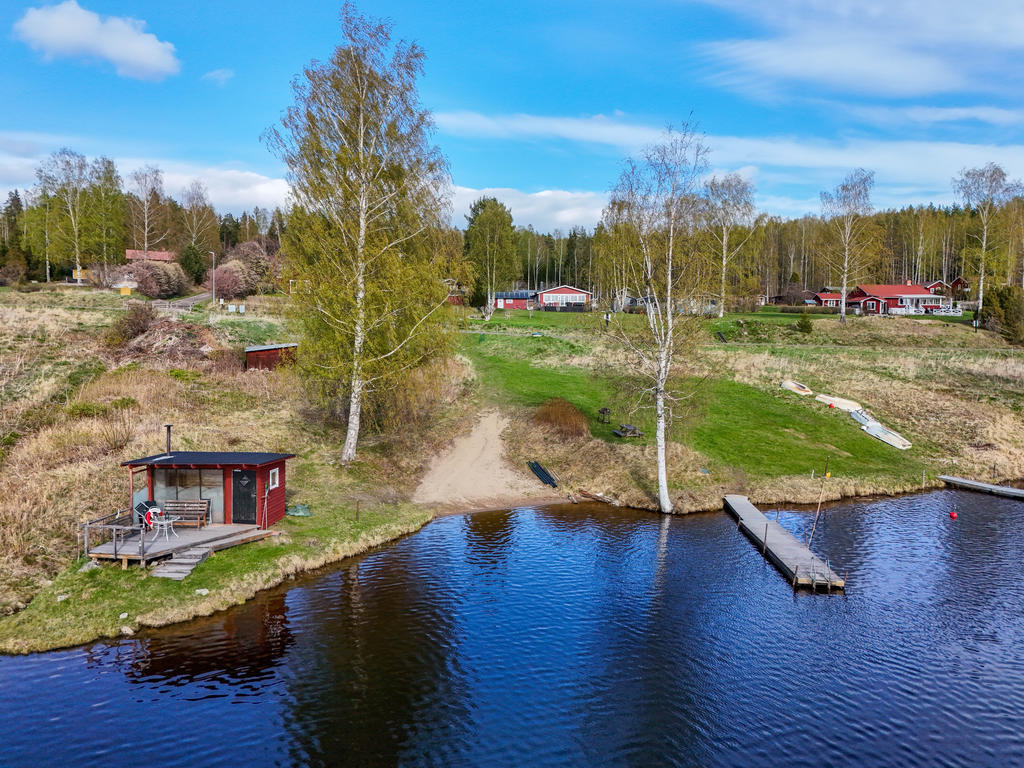 Gemensam bastu för några i området som du kan ha möjlighet att få tillgång till. 