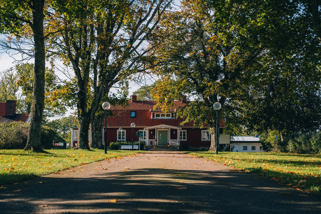 Allegården i Kastlösa, en trevlig mötespunkt för hela byn.  marcus Carlsson - oland.se