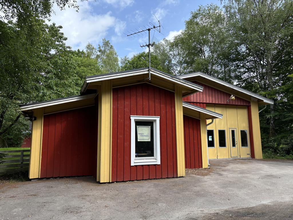 Extrahus med verkstad, gym och lägenhet 