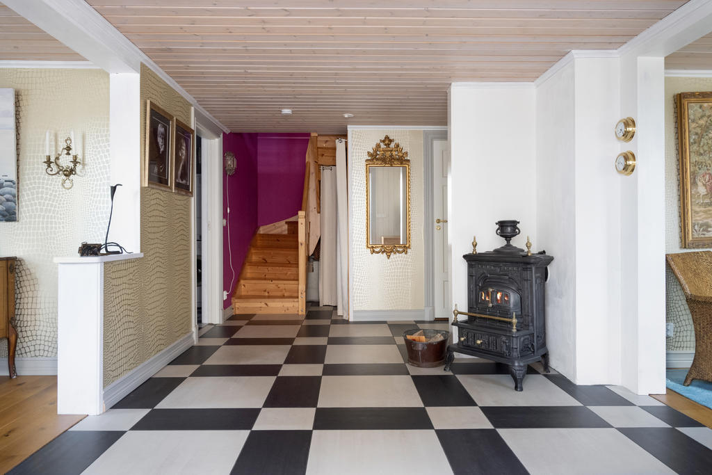 Generös hall nedervåning