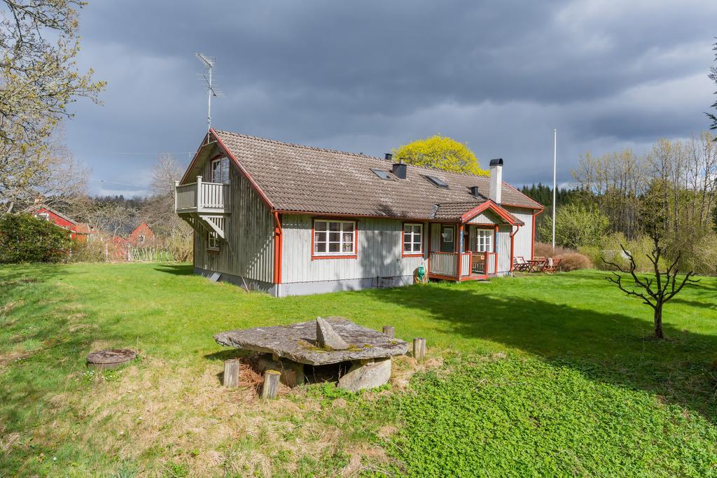 Nu beger vi oss in i bostadshuset 