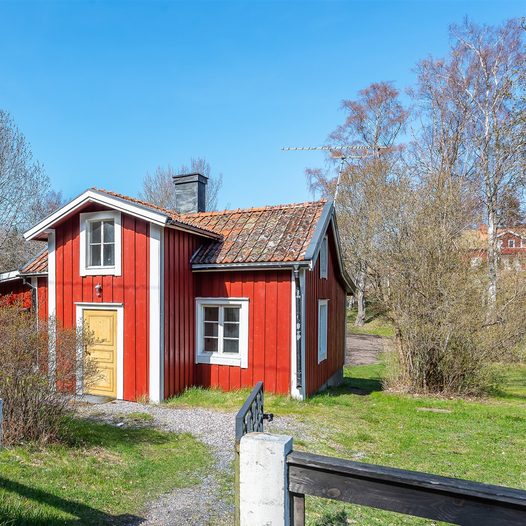 Exteriör mot Grisslehamnsvägen 