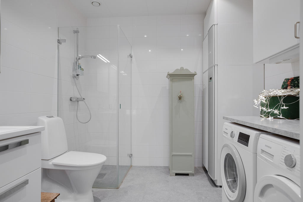 Duschrum med tvättmöjligheter