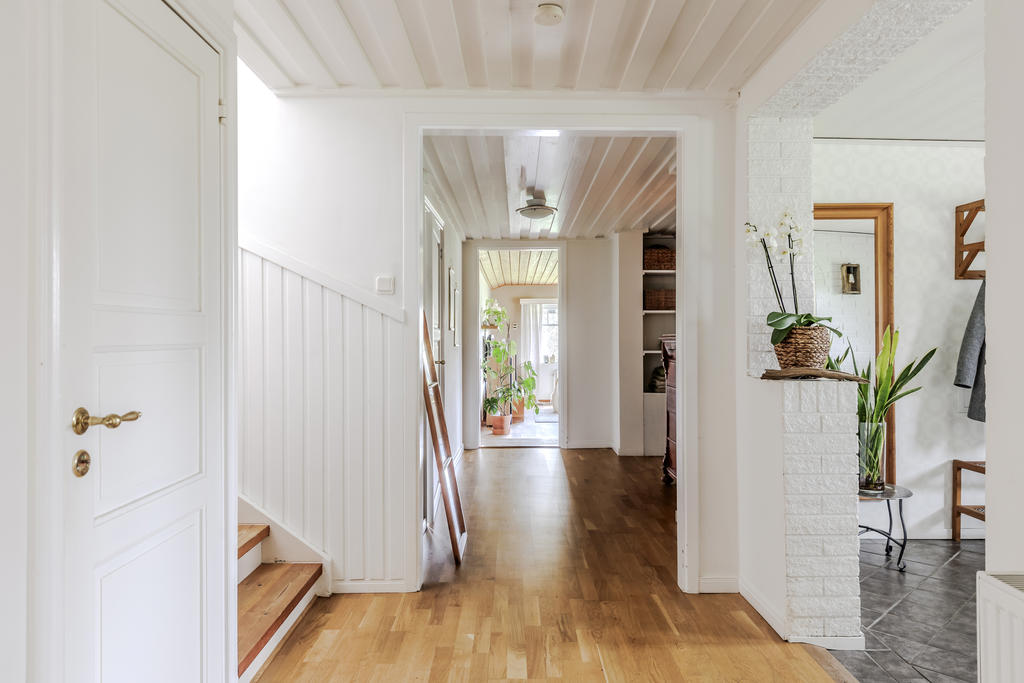 Hall med vy mot vardagsrum