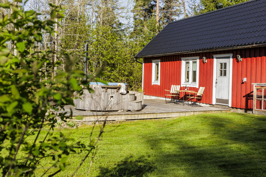 Uthus med gäststuga och relaxdel