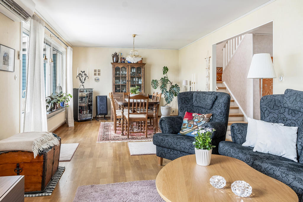Plats för både middag med vänner och soffhäng