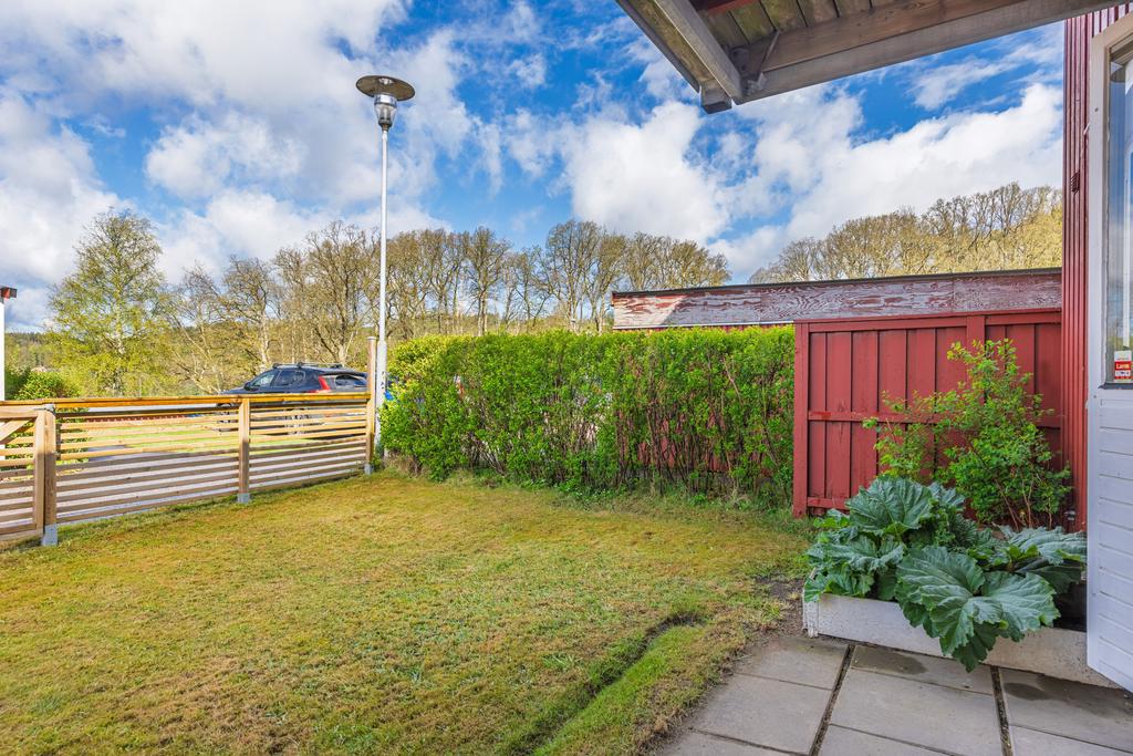  Trädgård på baksidan med plats för odlingar