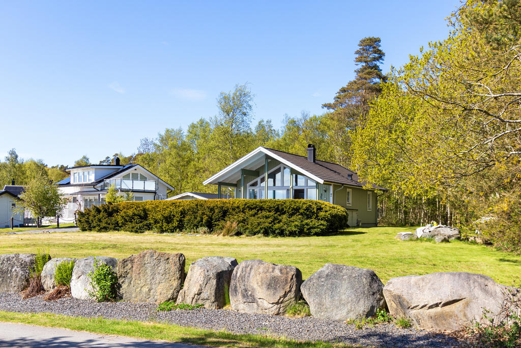 Stor och lättskött trädgård