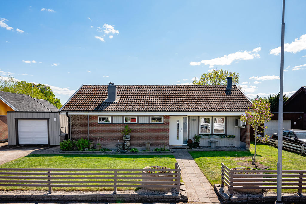 Fin enplansvilla med garage