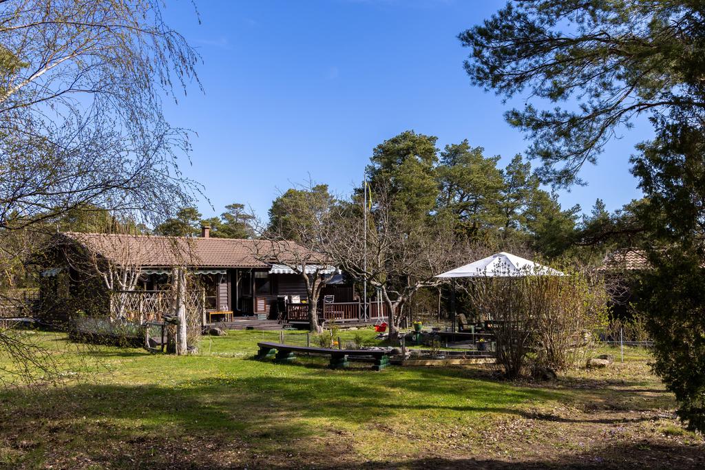 Stuga och trädgård