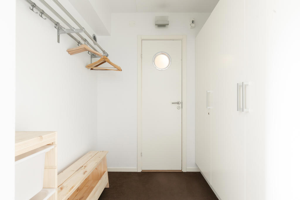 Hall med bra förvaring och låsbart skåp 