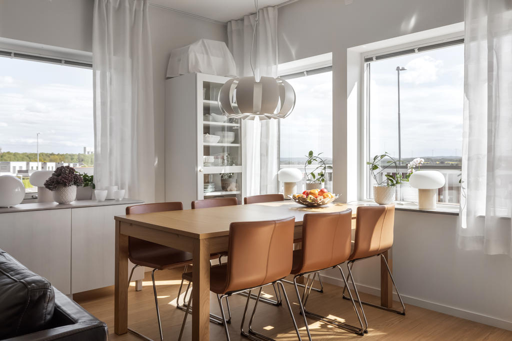 Gott om plats för ett rejält matbord