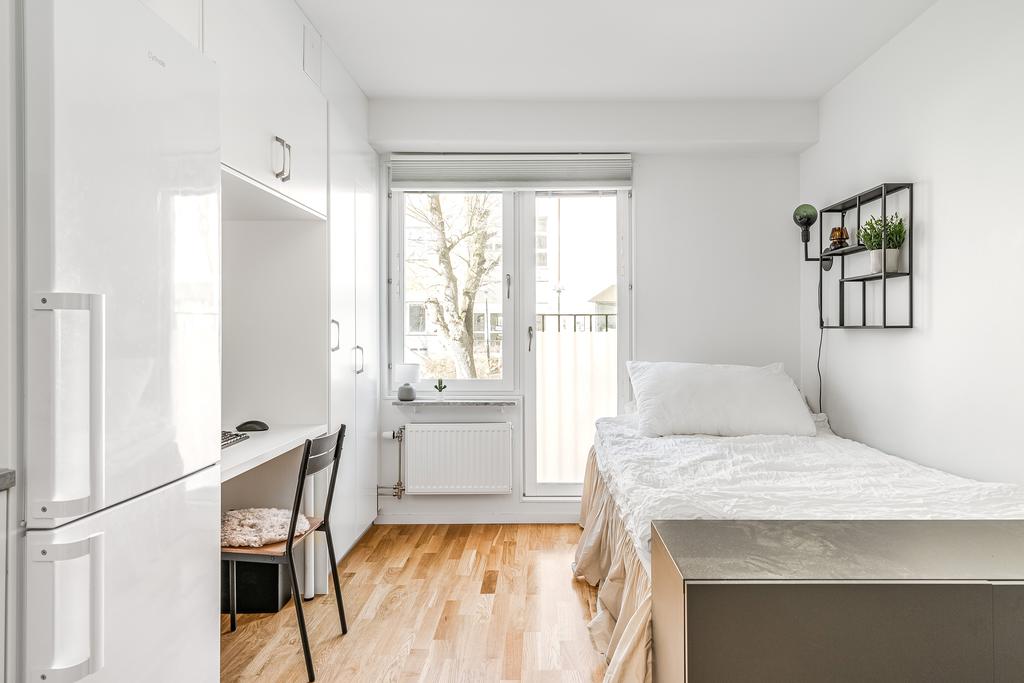 Inbyggd garderobsförvaring samt fransk balkong