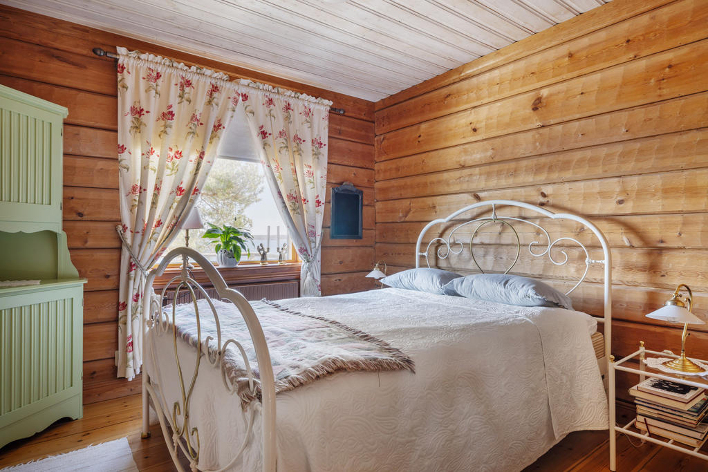 Sovrum 2 på entréplan