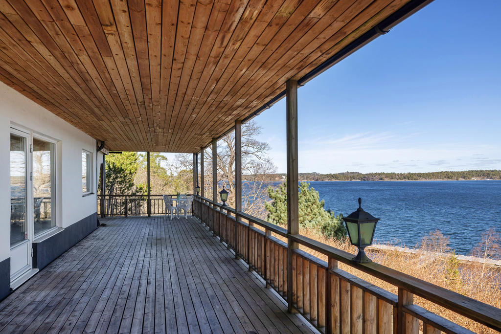 Altandäck på nedre plan