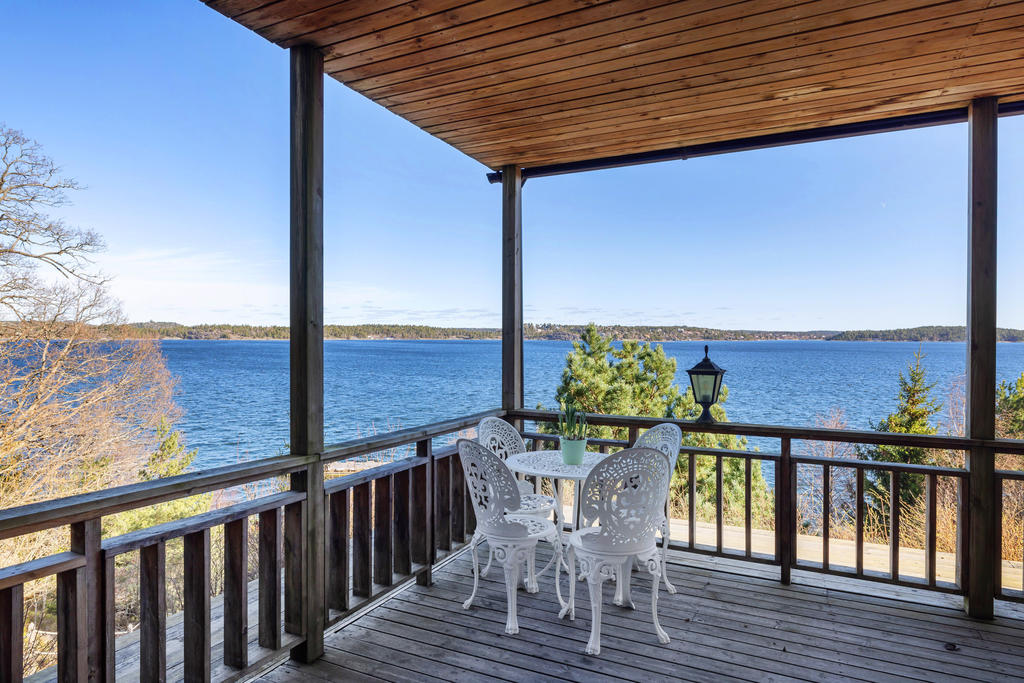 Vy från nedre altan