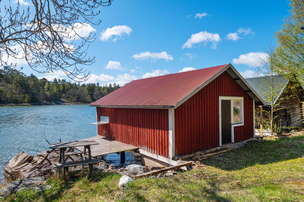 Bryggan vid båthuset behöver renovering