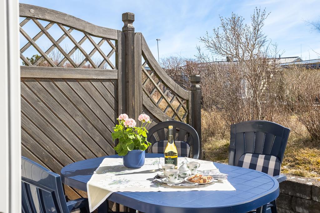 Njut av en solig fikastund i lugn miljö