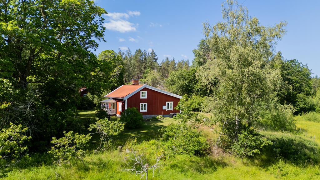Vinterbonat torp i vackra naturomgivningar