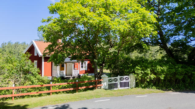 Vinterbonat torp i naturskön omgivning