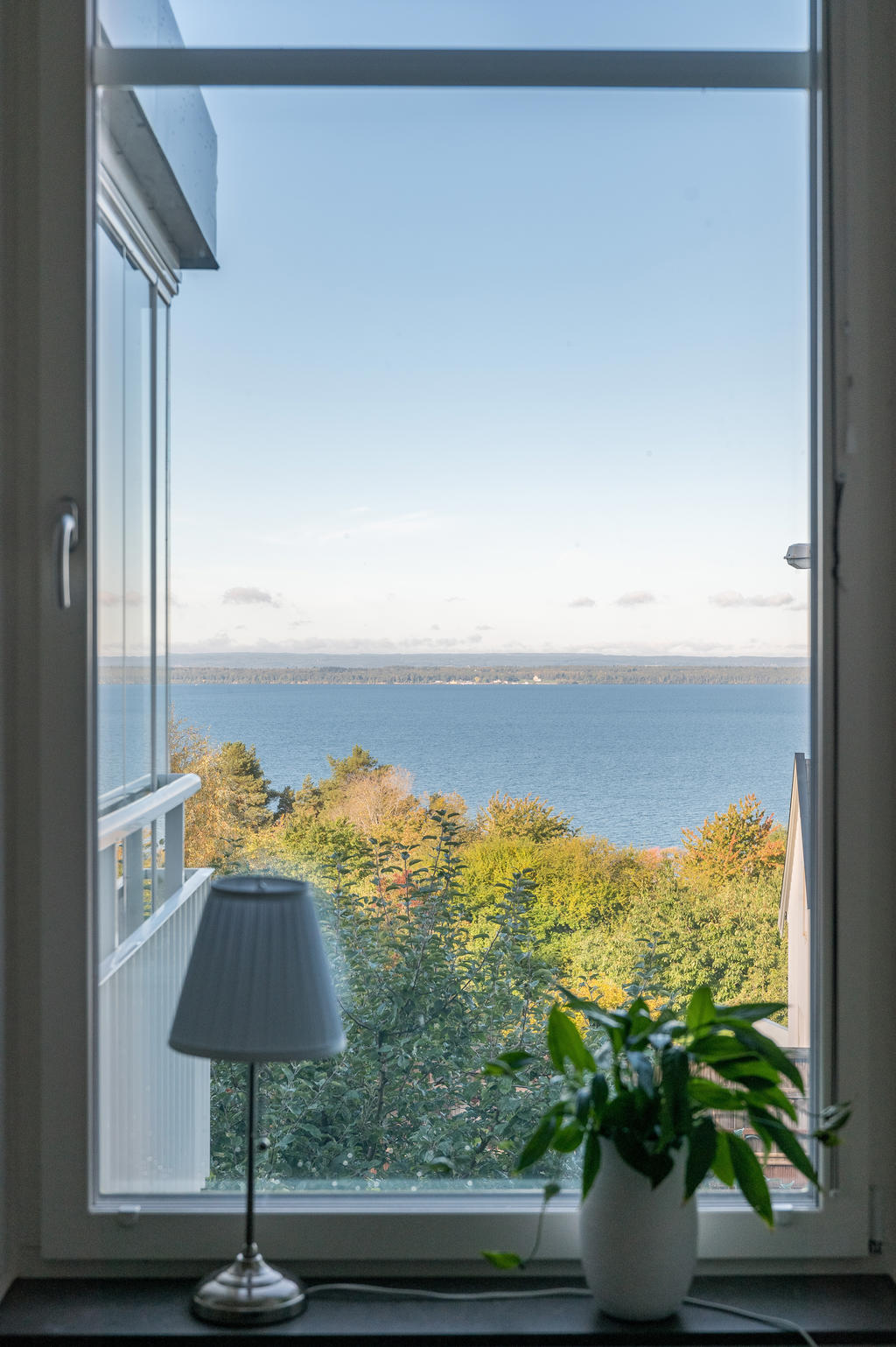 Utsikt från sällskapsrummet en sensommardag