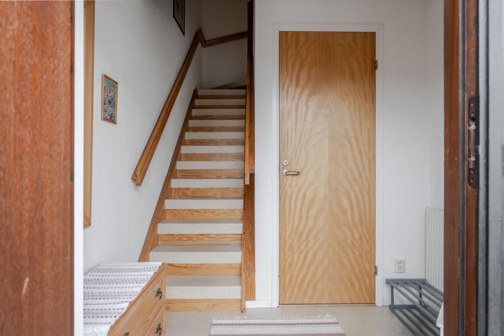 Hall med klädkammare