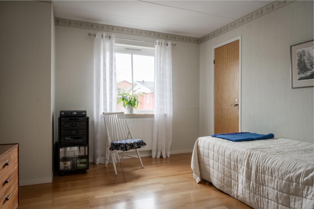 Sovrum med klädkammare