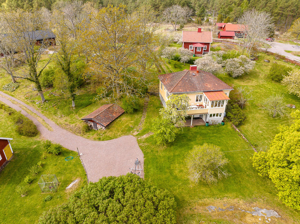 Vid parkeringen finns jordkällaren