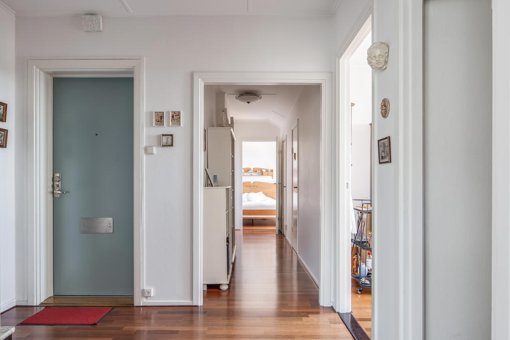 Hall och passage (bild ifrån 2021)