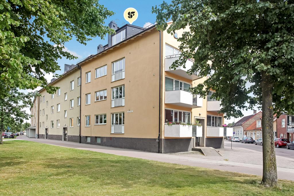 Entrén utmed Fabriksgatan