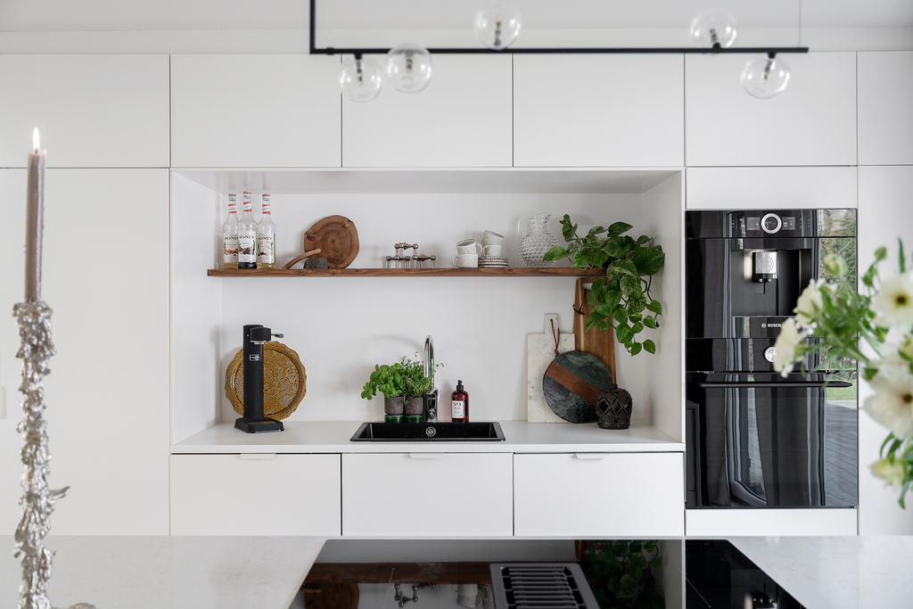 Snyggt med inbyggd fläkt och kaffemaskin