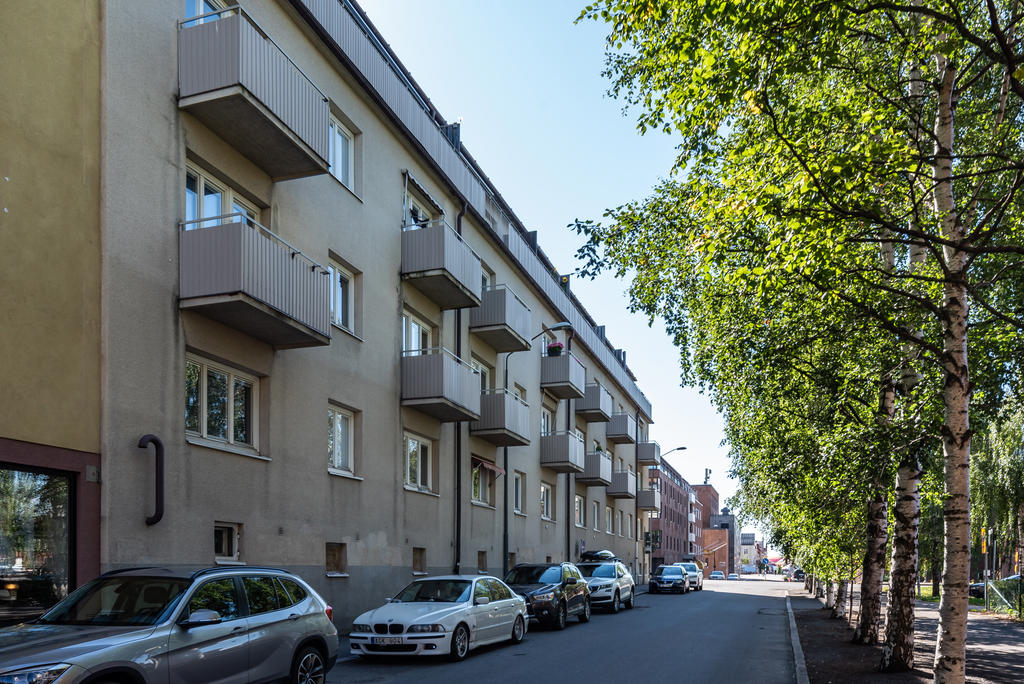 Mycket centralt läge, på andra sidan Färjemansleden finns centrum
