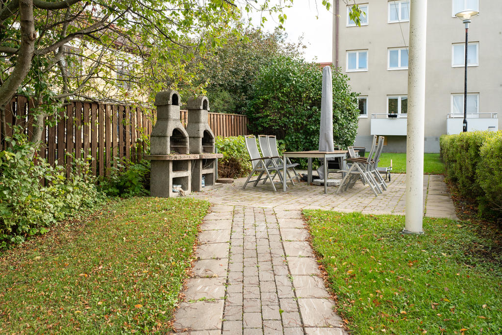 Här finns grillar och sittplatser för härliga sommarkvällar