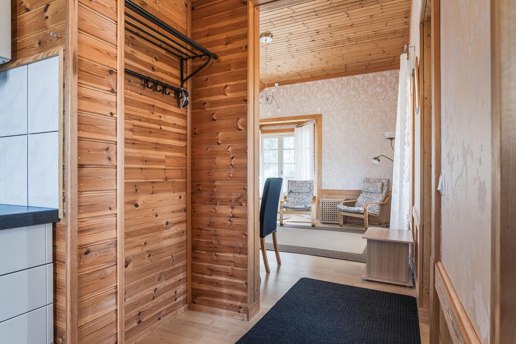 Avhängning innanför entrén