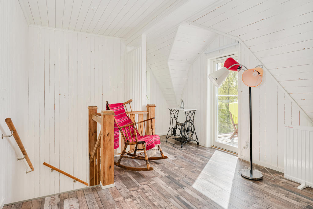 Övre hall. Utgång till balkong.