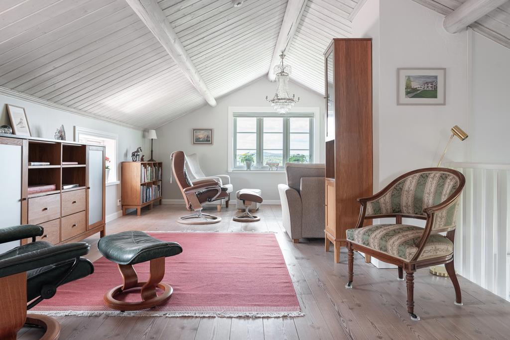 Rymligt allrum på övre plan.