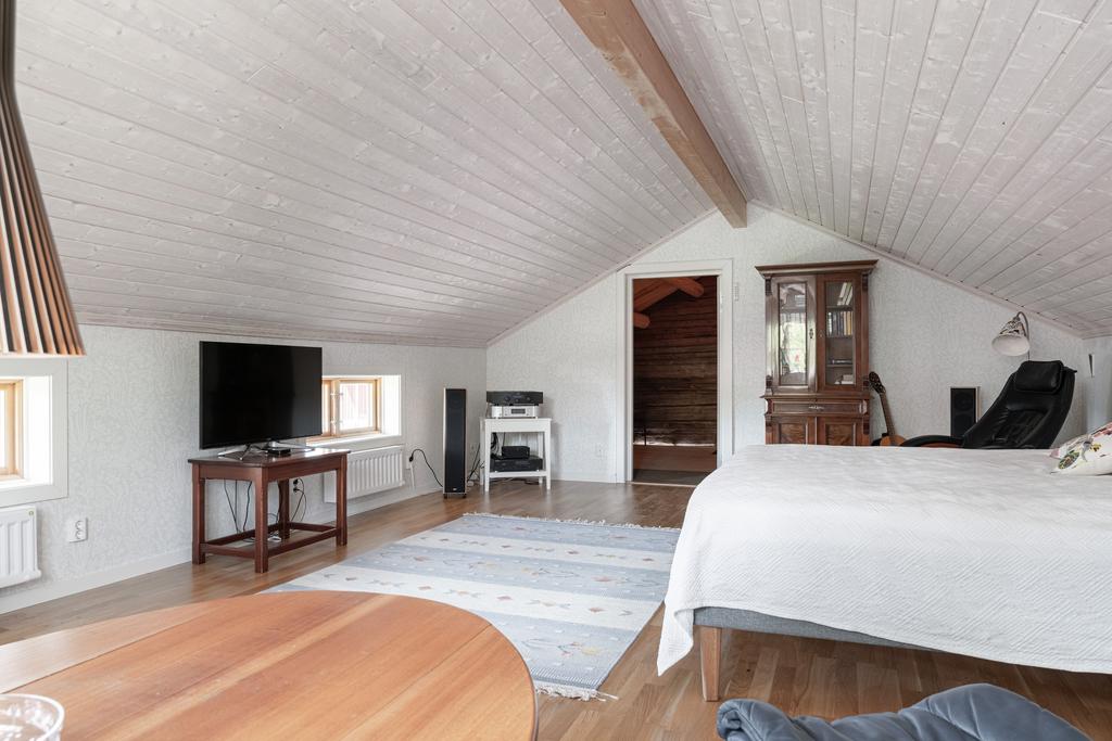 Stort sovrum på övre plan