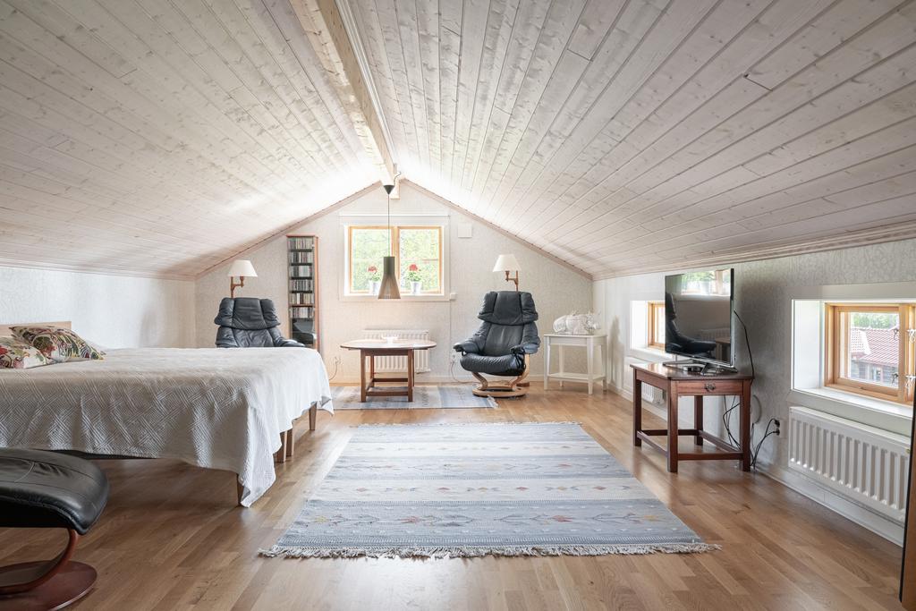 Stort sovrum på övre plan