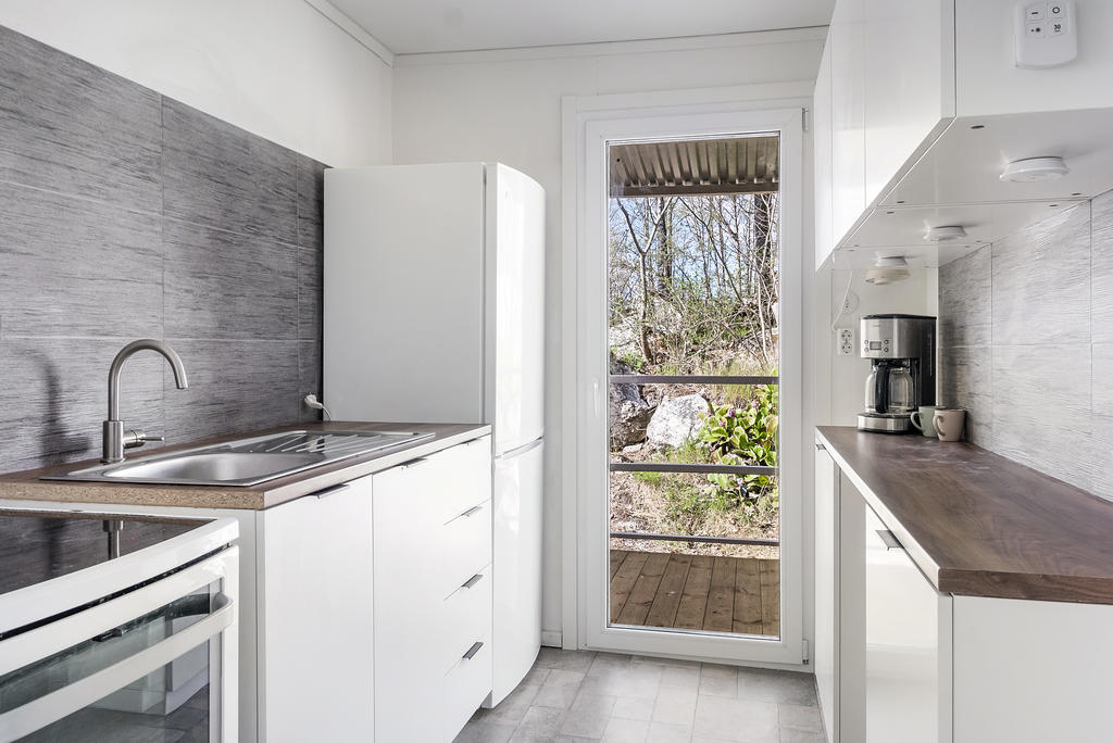 Kök med utgång till trädgård
