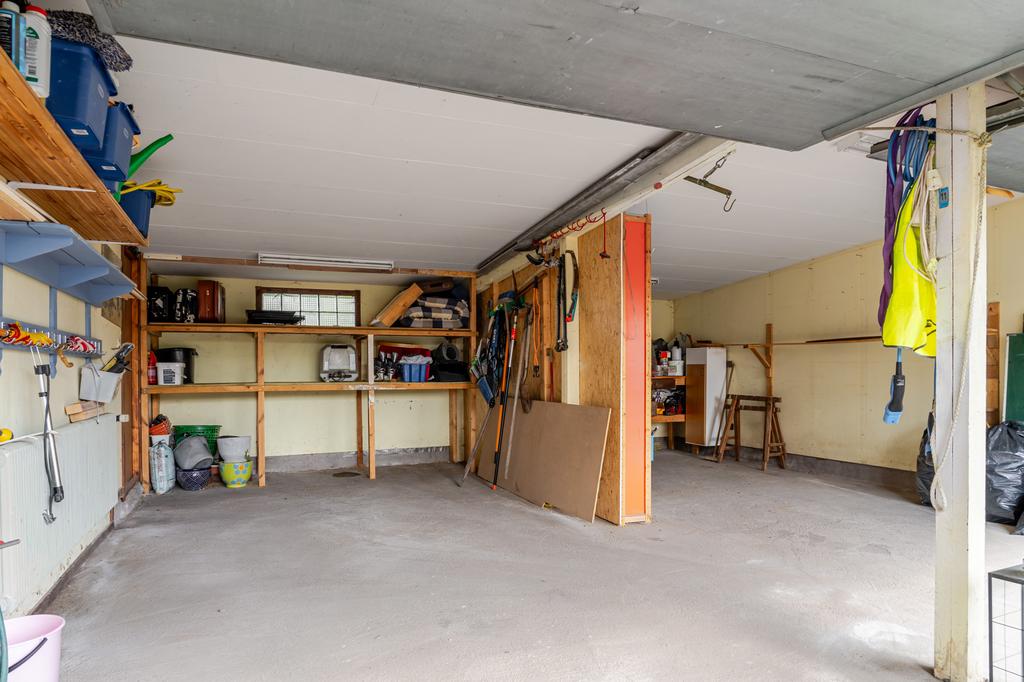 Dubbelgarge som ger plats för både bil och förvaring